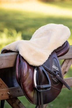 LeMieux Simuwool Seat Saver 22 LeMieux Simuwool Seat Saver -Lemieux 0ff2c27f b9c8 4af7 be5d 1845f95ee50f