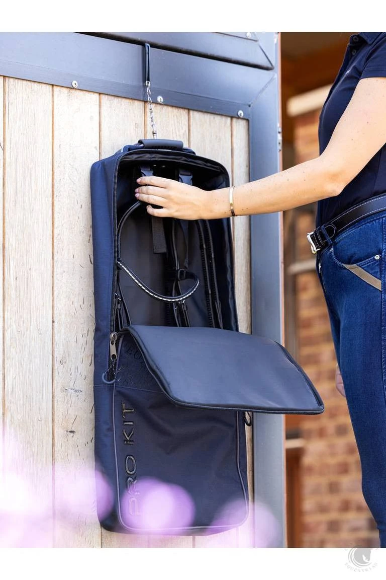 LeMieux Elite Pro Bridle Bag Navy 4 LeMieux Elite Pro Bridle Bag Navy - Image 2