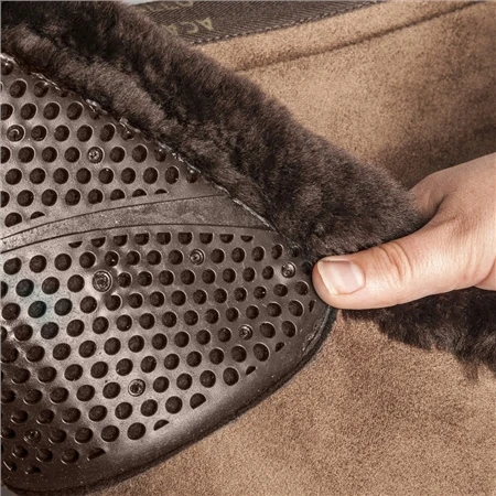 LeMieux Gel-Grip Showing Numnah 5 LeMieux Gel-Grip Showing Numnah - Image 3