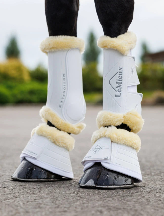 LeMieux Motionflex Over Reach Boot With Fleece Edge 4 LeMieux Motionflex Over Reach Boot With Fleece Edge - Image 2