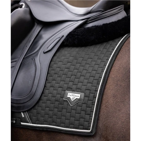 LeMieux Puissance Suede Dressage Saddle Pad 5 LeMieux Puissance Suede Dressage Saddle Pad - Image 3
