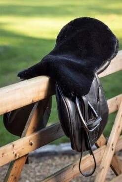 LeMieux Simuwool Seat Saver 27 LeMieux Simuwool Seat Saver -Lemieux 7ad33395 491c 4191 90e2 17e57333c40c