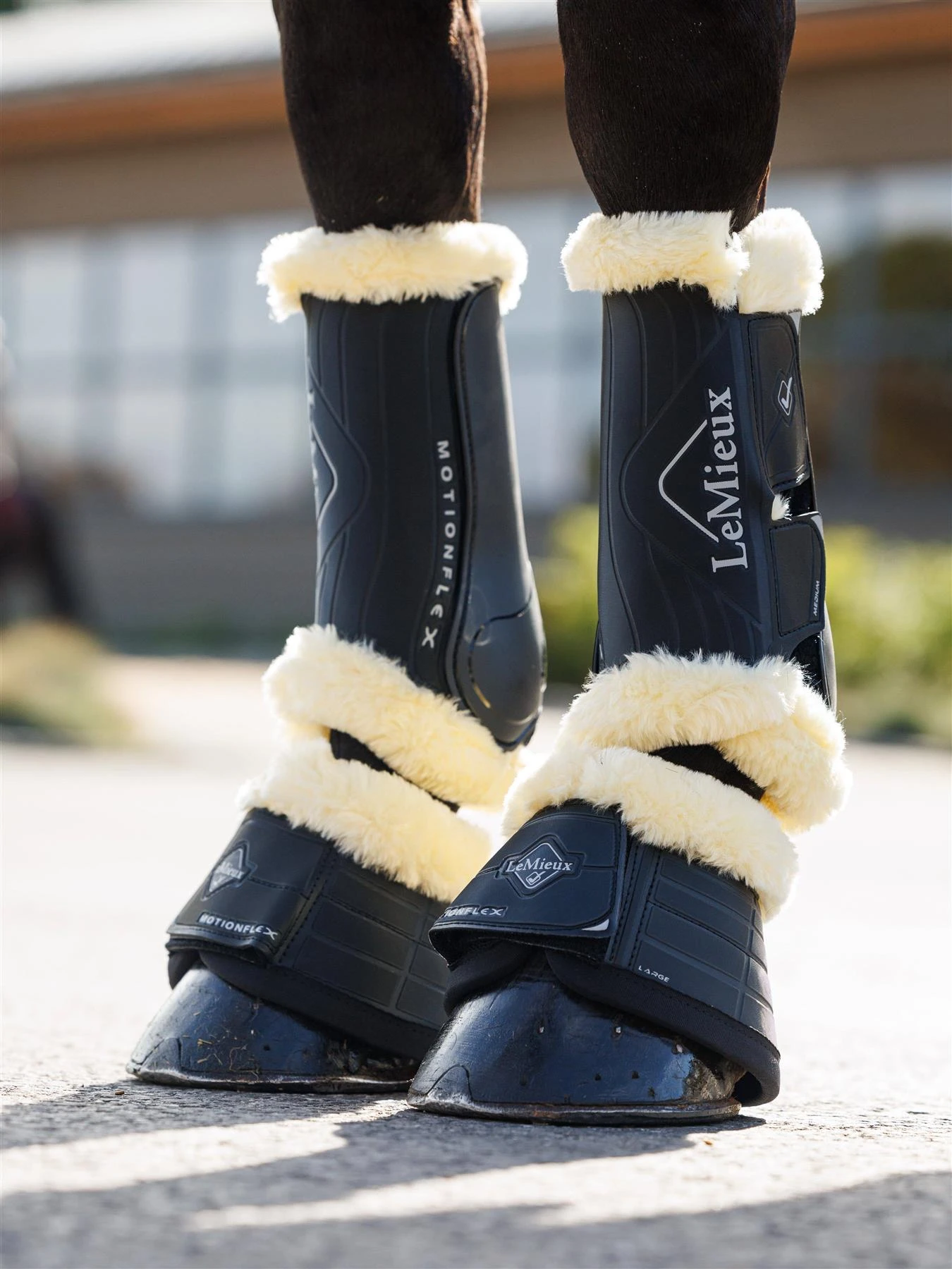 LeMieux Motionflex Over Reach Boot With Fleece Edge 3 LeMieux Motionflex Over Reach Boot With Fleece Edge