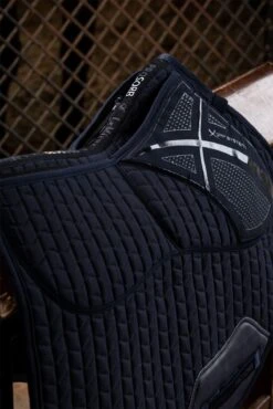 LeMieux ProSorb Plain 2 Pocket Close Contact Square 26 LeMieux ProSorb Plain 2 Pocket Close Contact Square -Lemieux b5093696 23ce 49e7 8ed1 5161fc4b8098 722b9aff cad1 4def a954 2bf68c22a04c