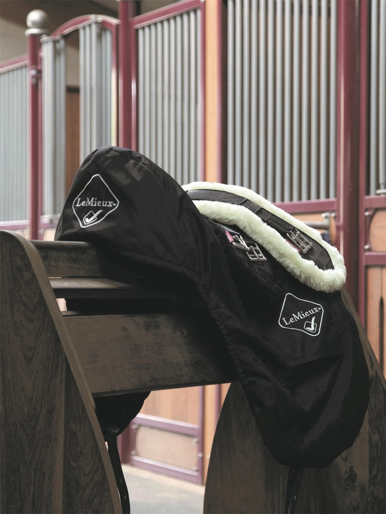 LeMieux Dressage Saddle Cover 6 LeMieux Dressage Saddle Cover - Image 4