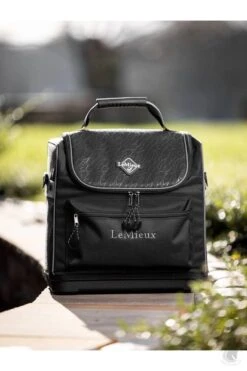 LeMieux Elite Pro Grooming Bag Black 5 LeMieux Elite Pro Grooming Bag Black -Lemieux it03771 lifestyle progroomingbag black 1 copy