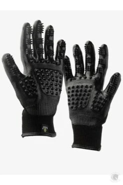 LeMieux Hands On Grooming Mitt 9 LeMieux Hands On Grooming Mitt -Lemieux life brands black1 3000x4000 74b194cb 8f82 465e 83ef f8c92dfc53e3